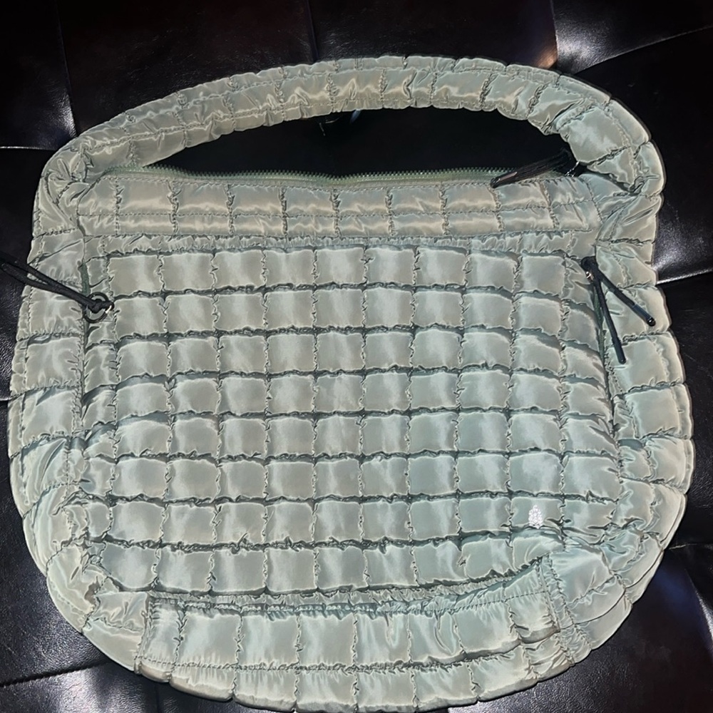 Quilted carryall tote